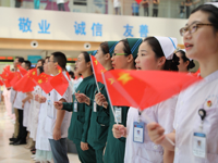 我与国旗合个影，我为祖国送祝福