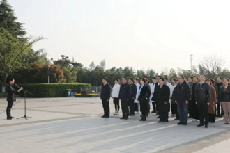 清明祭英烈 医心铸忠魂——南京医科大学附属泰州人民医院领导班子赴烈士陵园开展主题教育活动